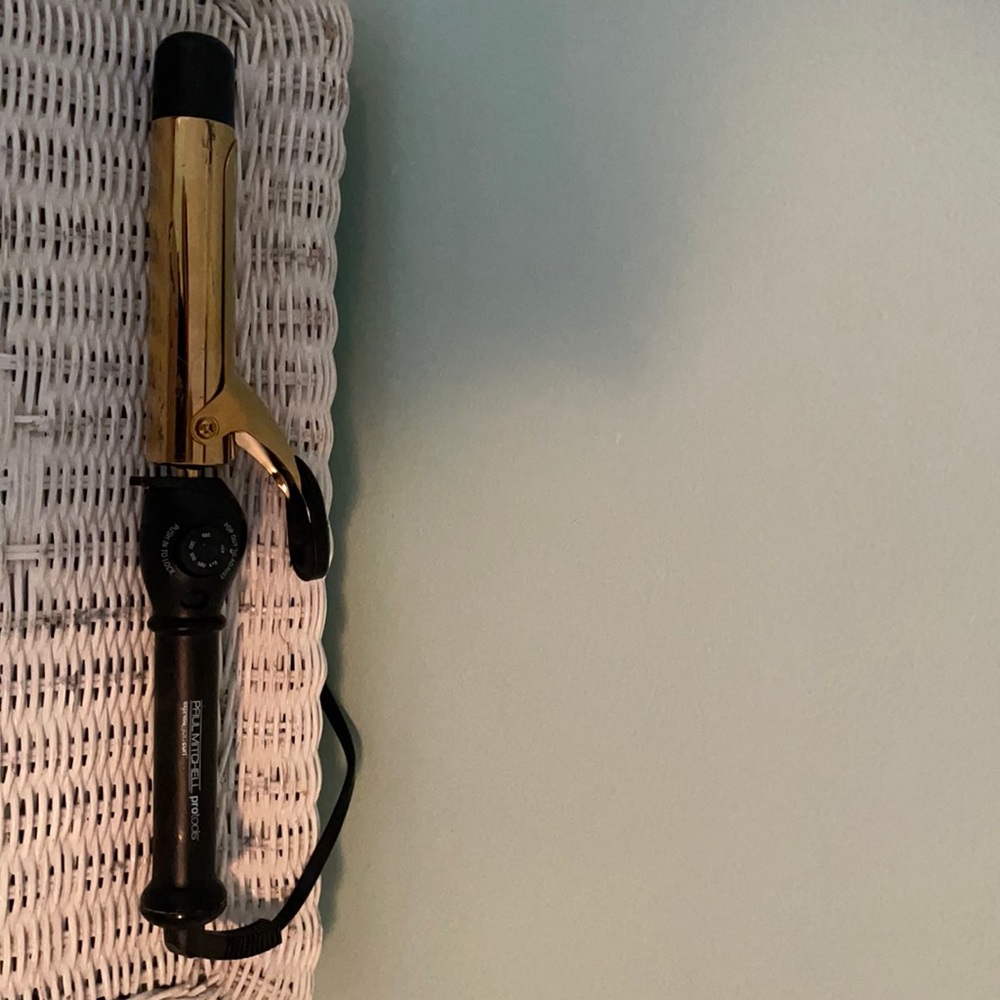 Paul Mitchell clam curling iron 1.5” barrel